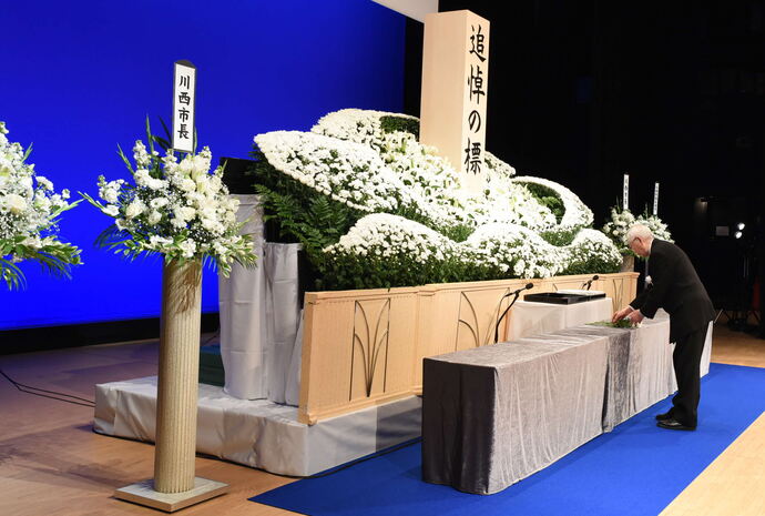 追悼のことばの様子（遺族会長）