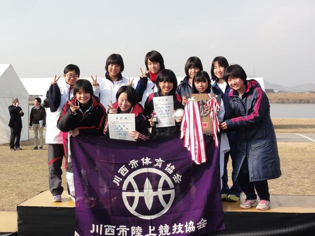 2部優勝した女子チームの選手たち