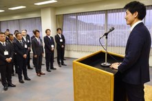 年末のあいさつを行う市長の画像