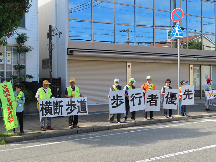 秋の全国交通安全運動　グリーンハイツ地区で街頭啓発