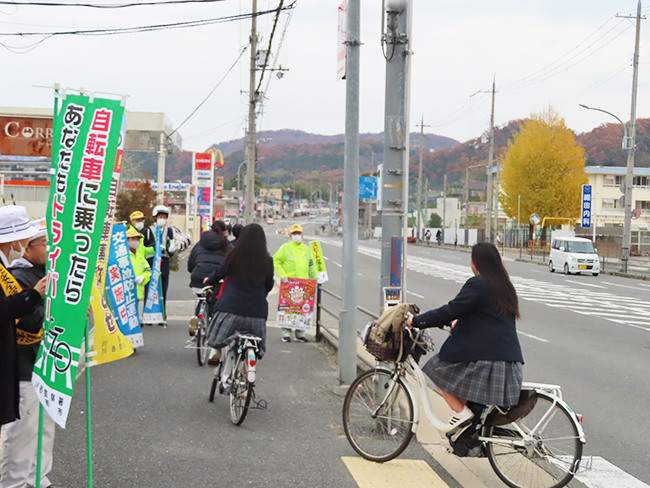 年末の交通事故防止運動　街頭啓発を実施