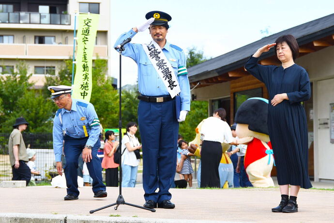 タレント・俳優の小田井涼平さんが、かわにし一日警察署長に就任。