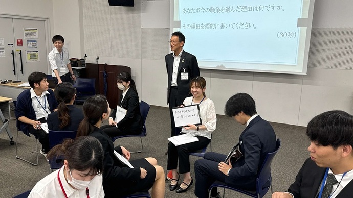 グループ協議をコーディネートする教育長