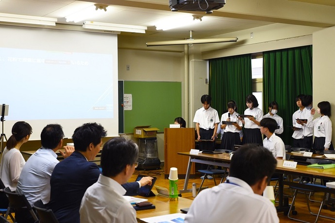 川西市立清和台中学校の生徒代表との意見交流