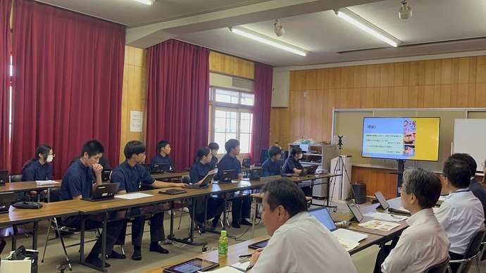 生徒代表との意見交流の様子