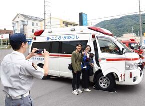 消防車両との撮影の様子1枚目