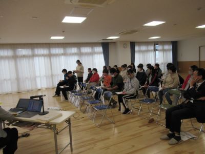 「箕面市保育・幼児教育センター長」の講演を聞く参加者