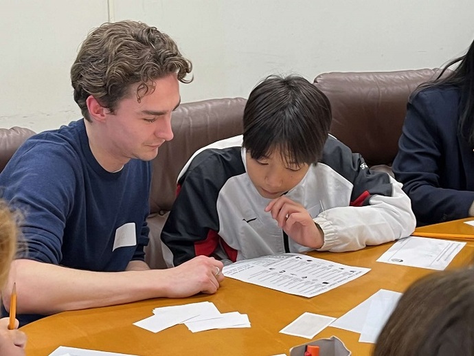 「Kinta's English Cafe」の参加者とALT（Assistant Language Teacher）の学び合い