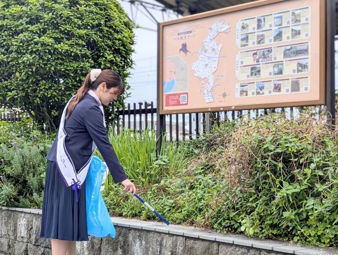 観光案内板前